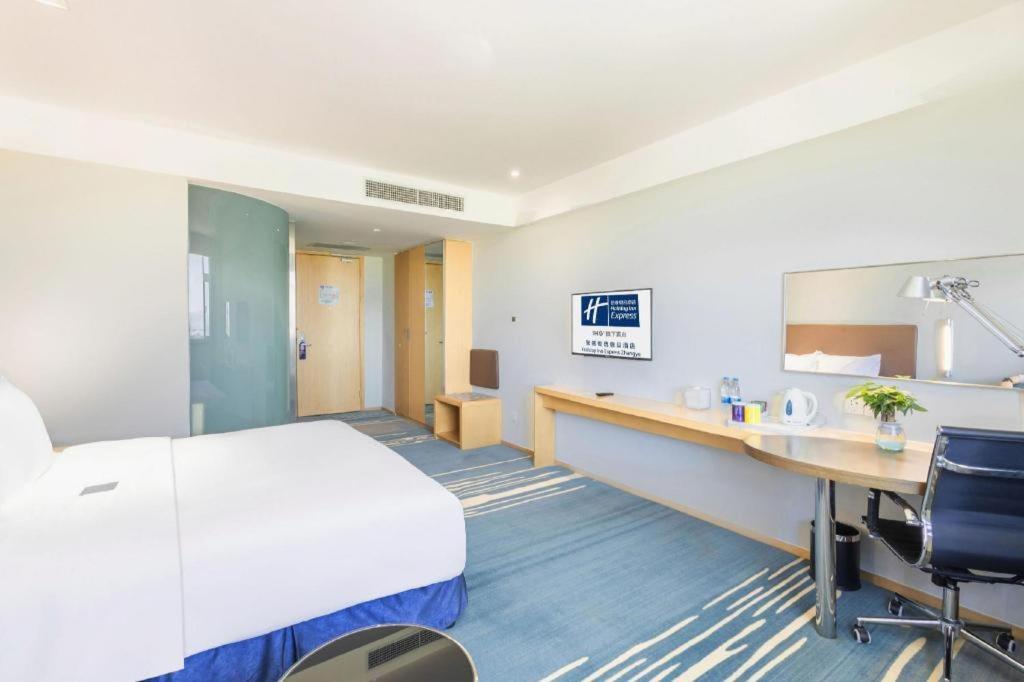 Holiday Inn Express Zhangye By Ihg Exterior photo
