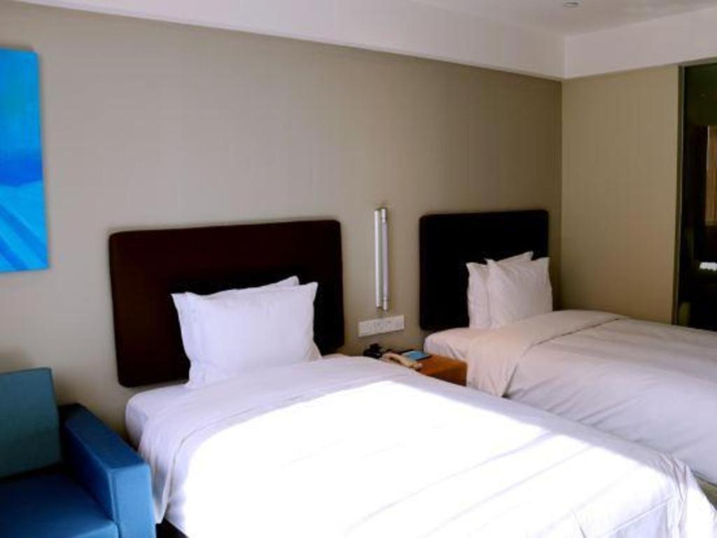Holiday Inn Express Zhangye By Ihg Exterior photo